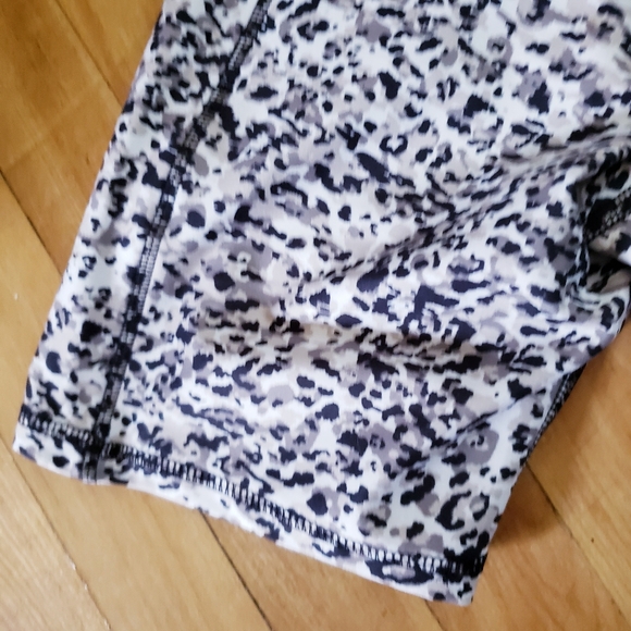 Jessica Simpson NWOT Black Animal Print Tummy-Control 7'' Bike Shorts - S - Picture 7 of 12